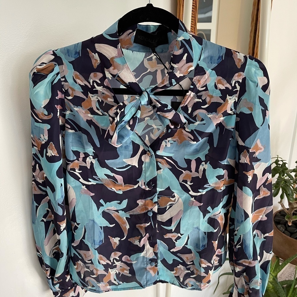 Kendall + Kylie Painterly Palm Blouse - XS - Picture 3 of 6